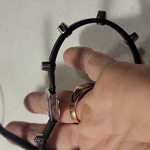 Authentic Gucci bee double wrap studded watch - Picture 8 of 16